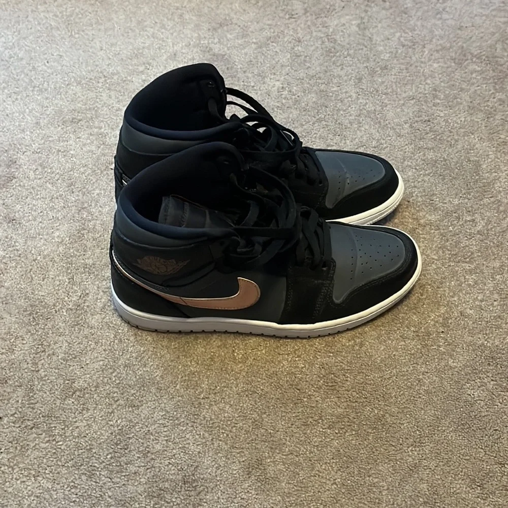 Jordan1 bronze size 9 - Picture 2 of 5